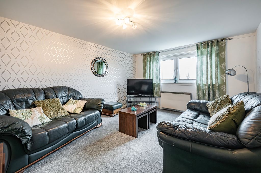 Property photo 2 of 25