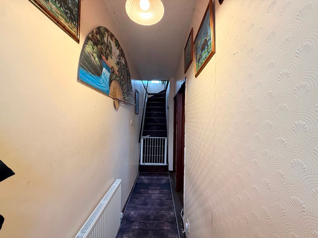 Property photo 2 of 25