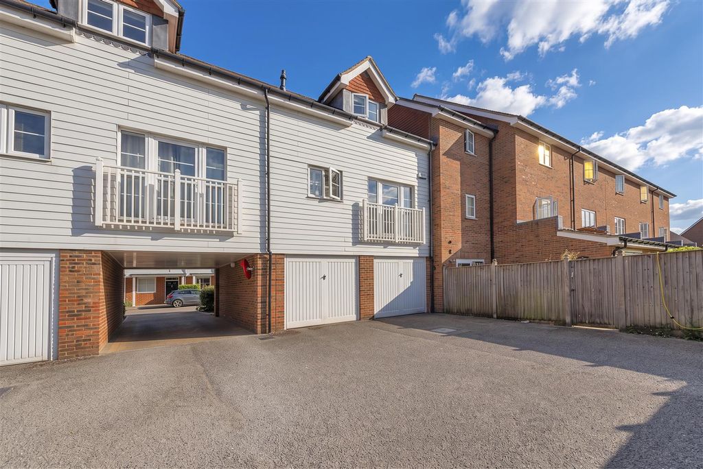 Property photo 1 of 10 9