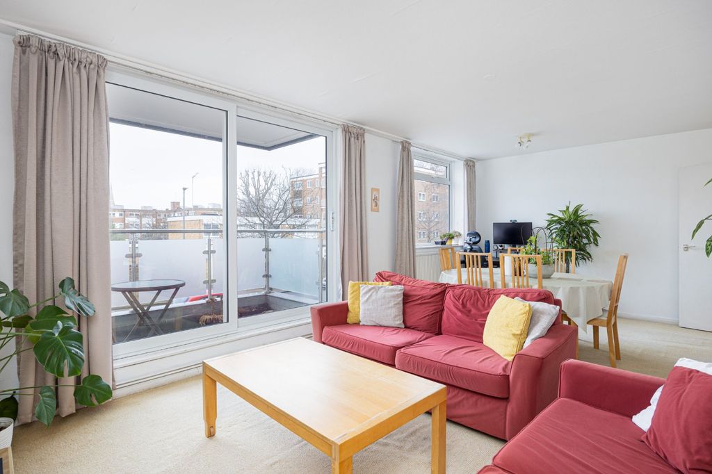 Property photo 2 of 8