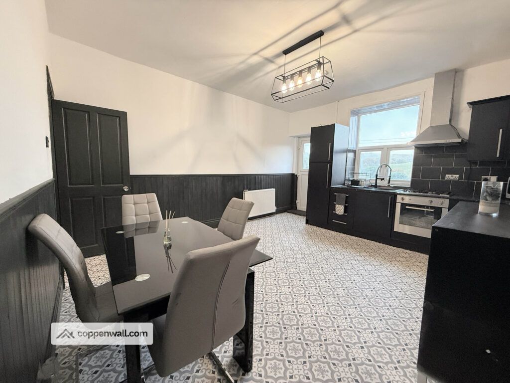 Property photo 2 of 27