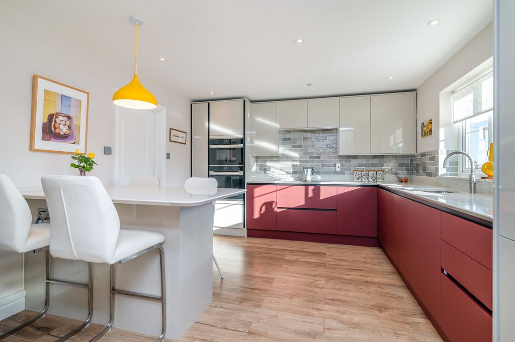 Property photo 2 of 29