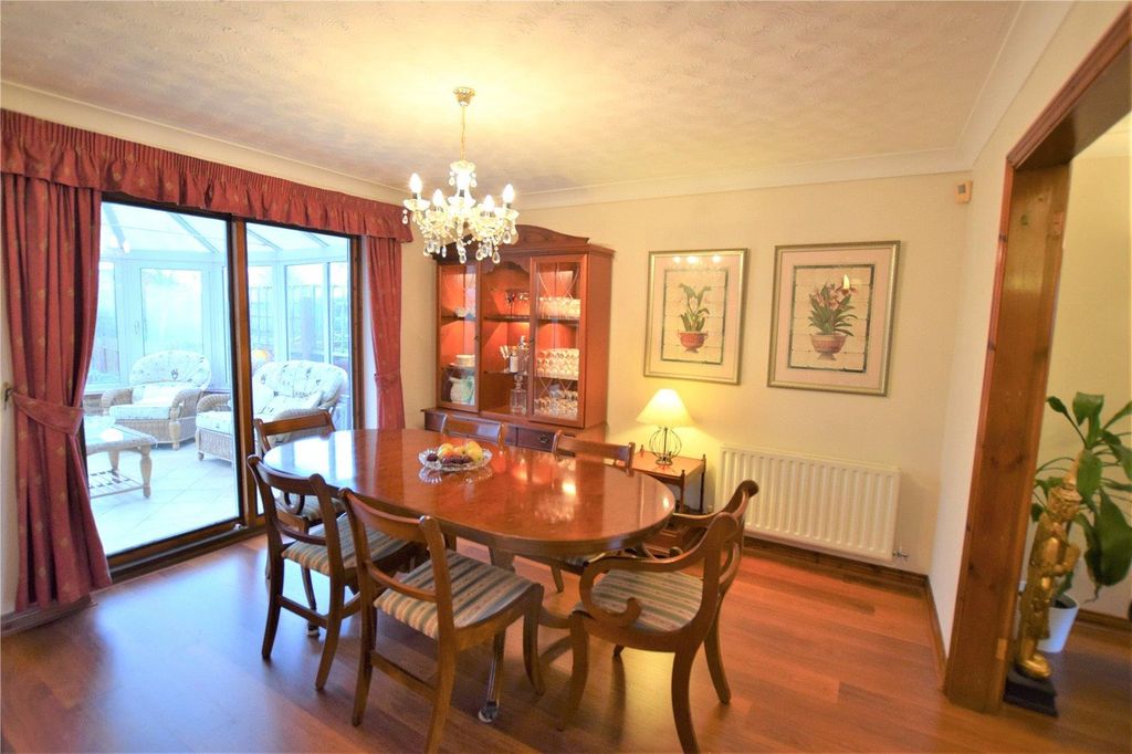 Property photo 3 of 14 Din2.Jpg