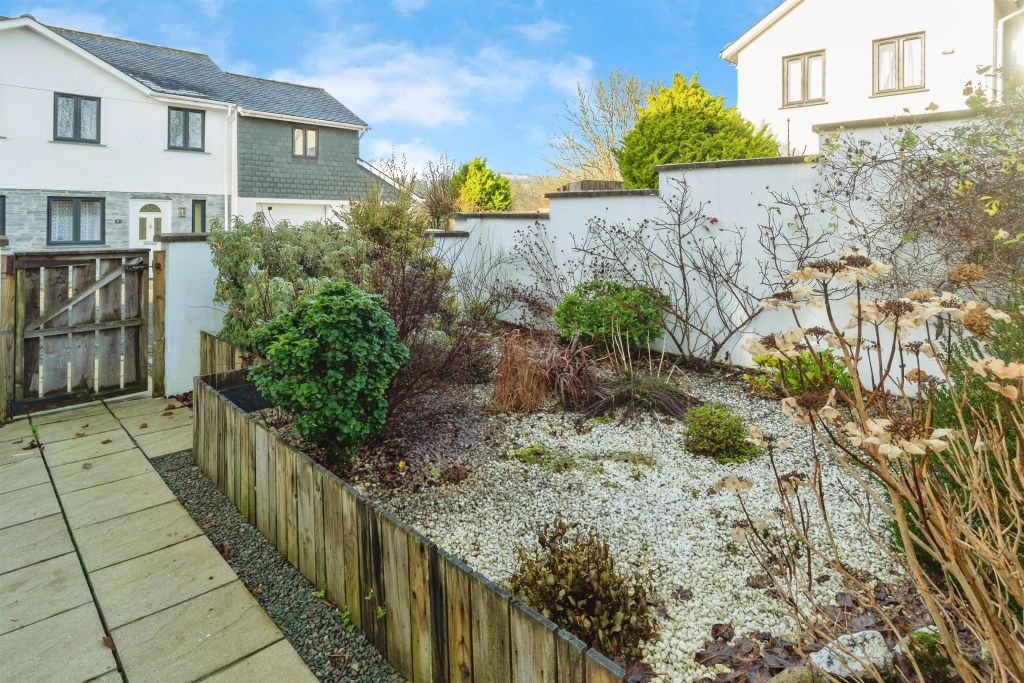 Property photo 3 of 33 Front Garden.