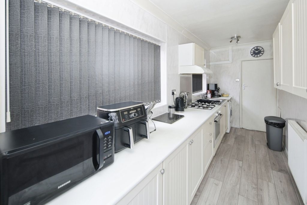 Property photo 3 of 26 Kitchen