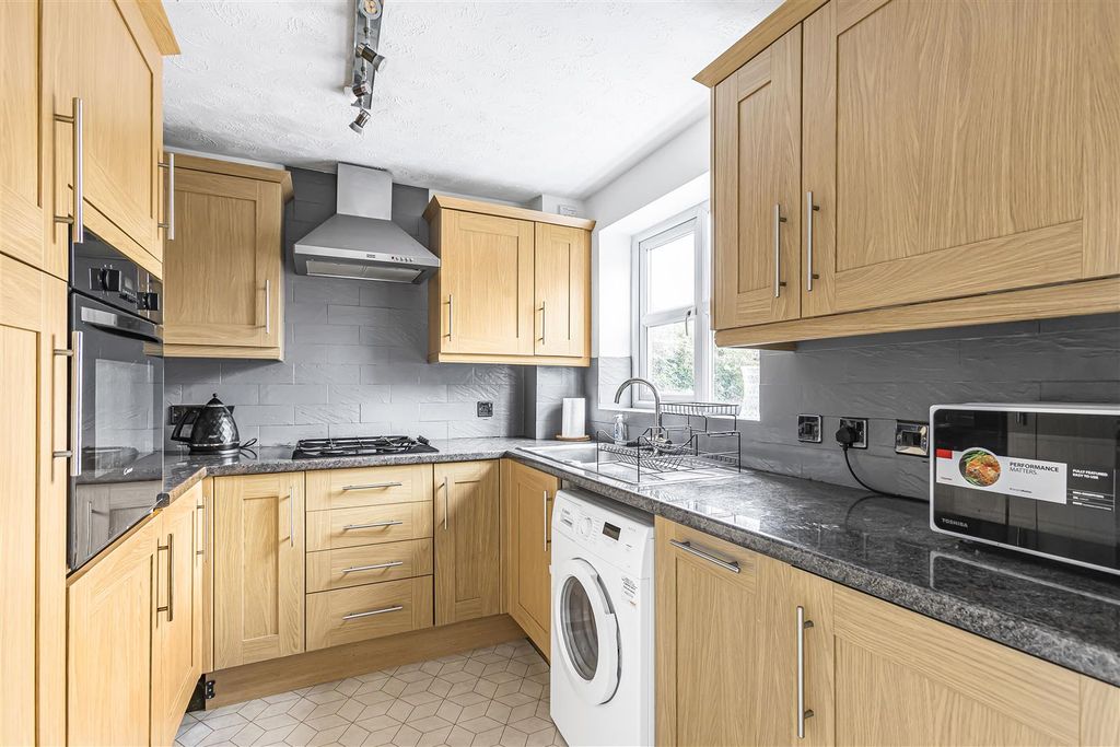 Property photo 2 of 16 12_62908.Jpg