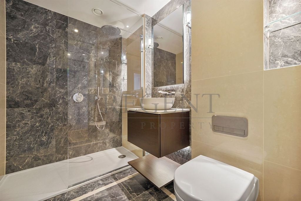 Property photo 2 of 7 Bathroom