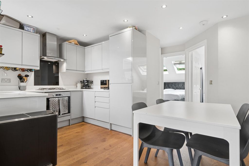 Property photo 1 of 12 78c Coverton Road Sw17 Reception 1.Jpg
