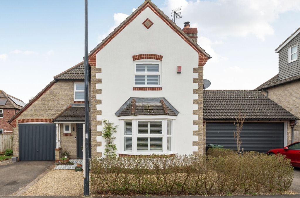 Property photo 3 of 19 Front