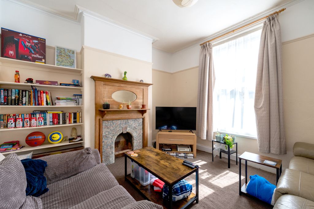Property photo 2 of 17