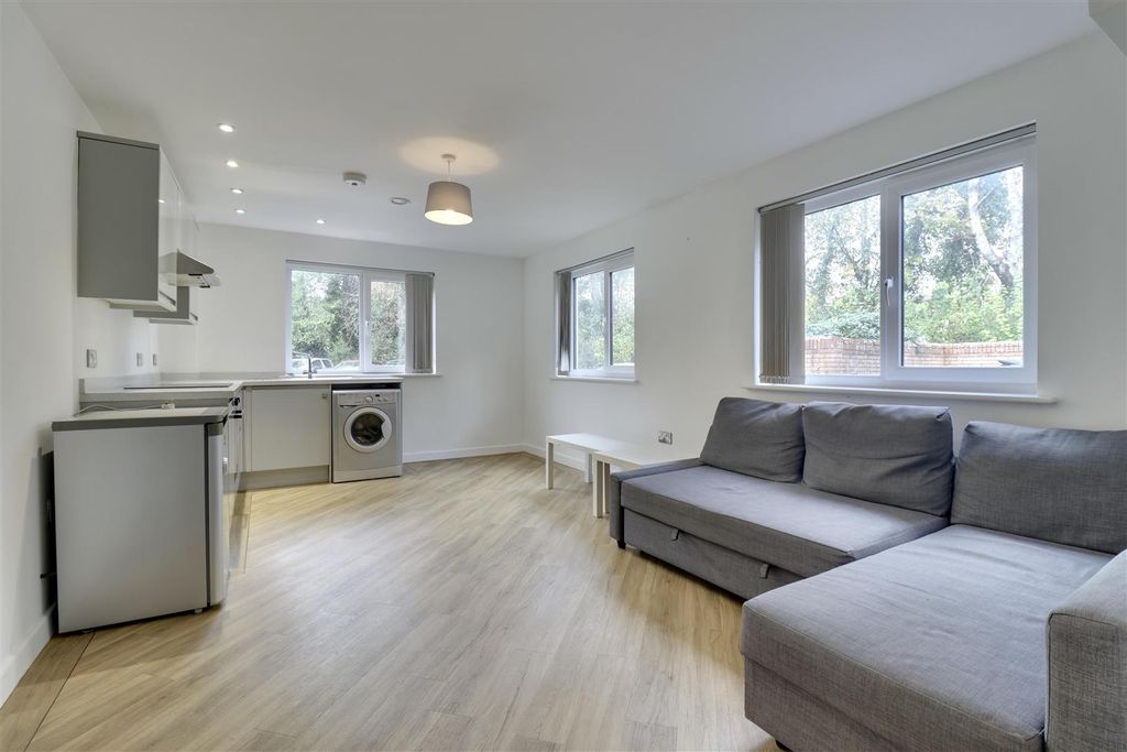 Property photo 1 of 13 96Bdc364-51CE-4148-Ba94-4E7205B3E000_1_201_A.Jpeg