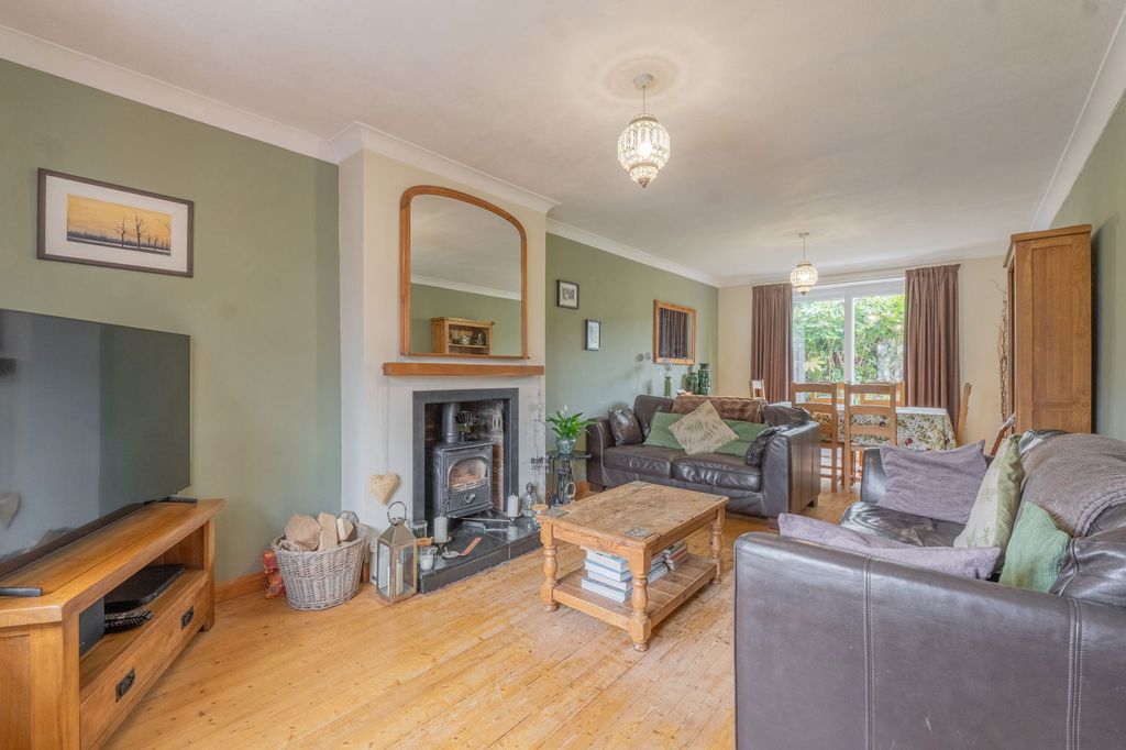 Property photo 2 of 32