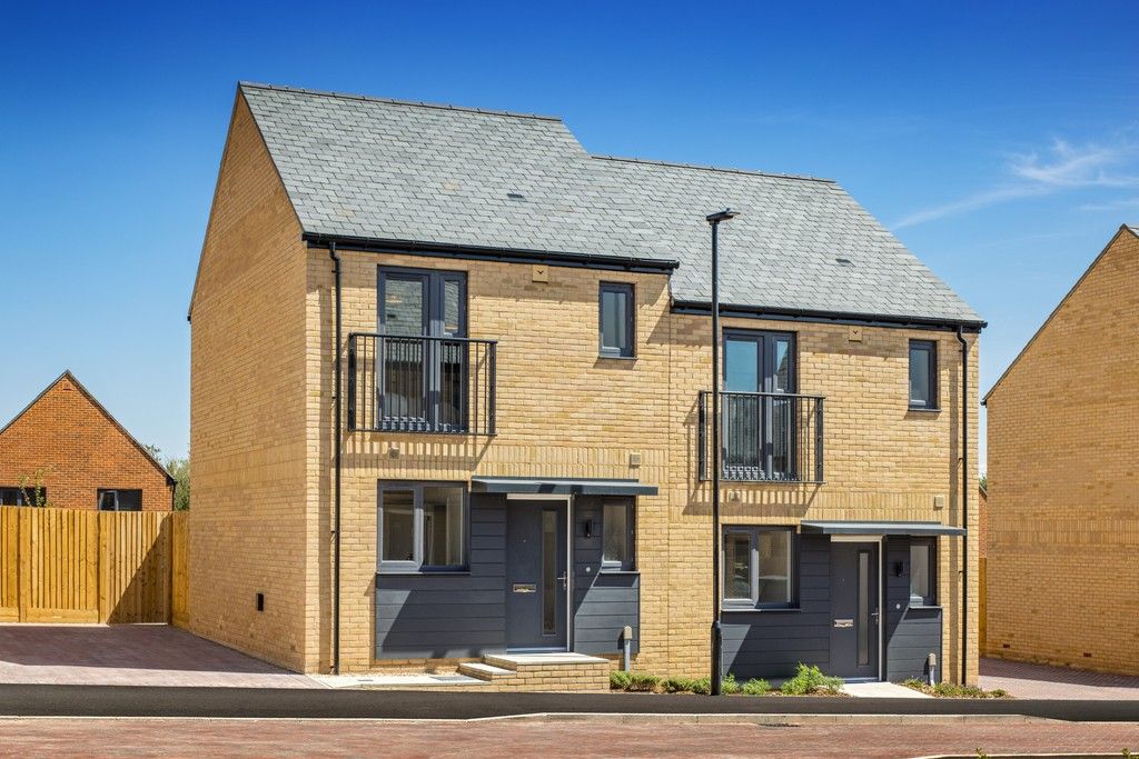 Property photo 1 of 8 Kings Barton At Monarchs Mead