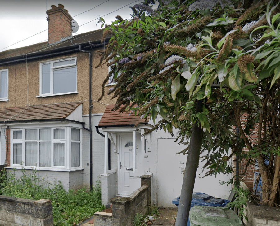 Property photo 1 of 5 One-Bedroom First-Floor Flat In Harrow Wealdstone.