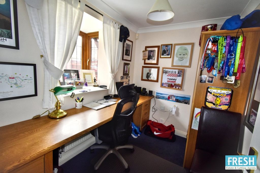 Property photo 3 of 43