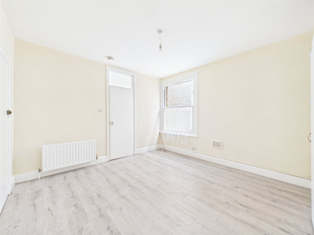 Property photo 3 of 4 Picture No. 05