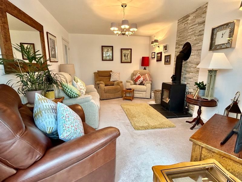 Property photo 3 of 23 Lounge