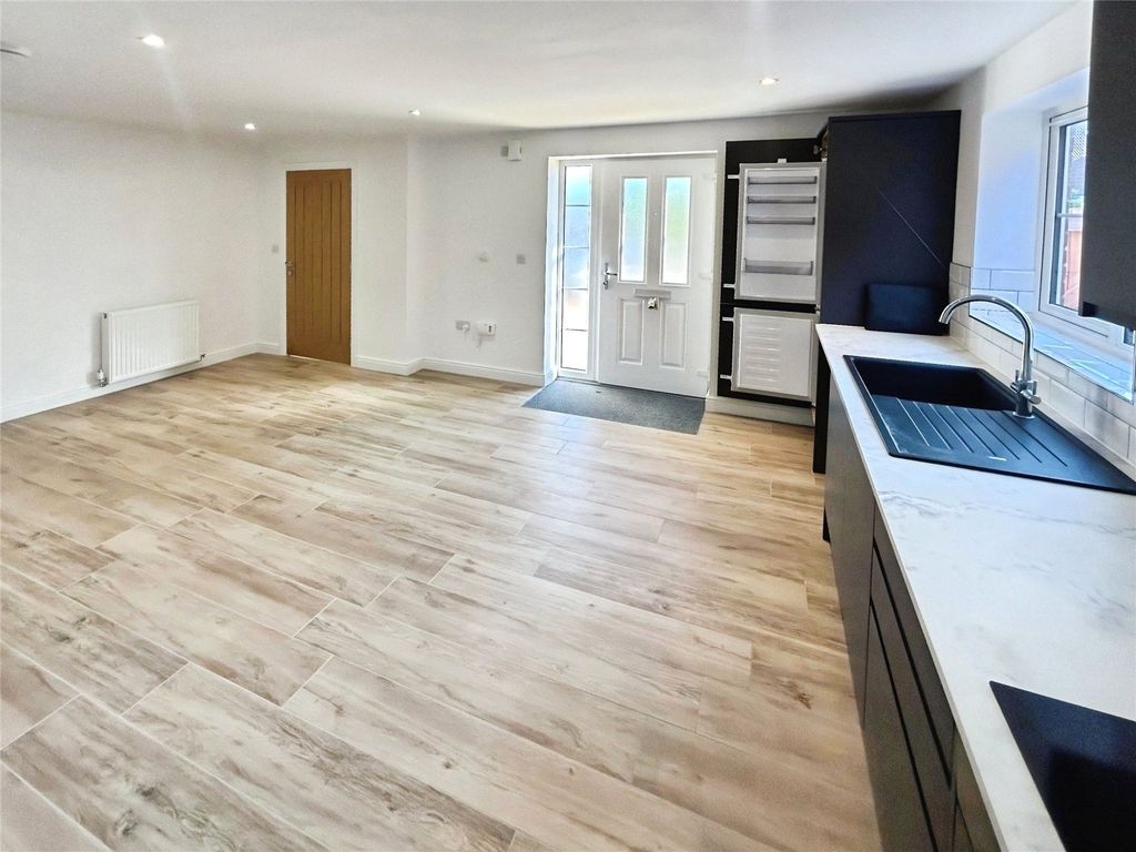Property photo 2 of 10 Picture No. 14