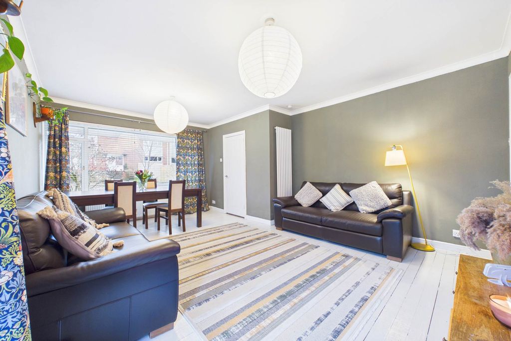 Property photo 3 of 27