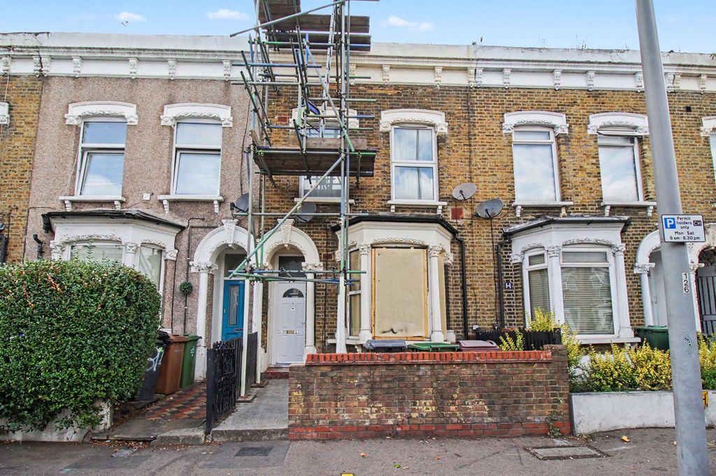 Property photo 1 of 9 Ground Floor Flat, 393 High Road, London E11 4Jt