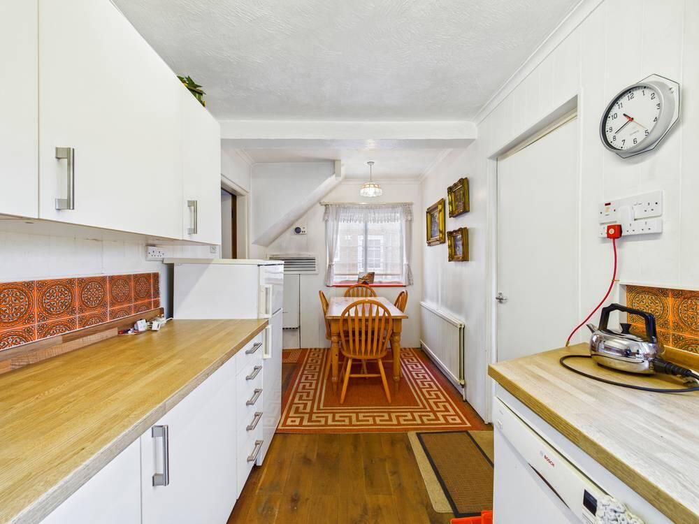 Property photo 2 of 18 Kitchen