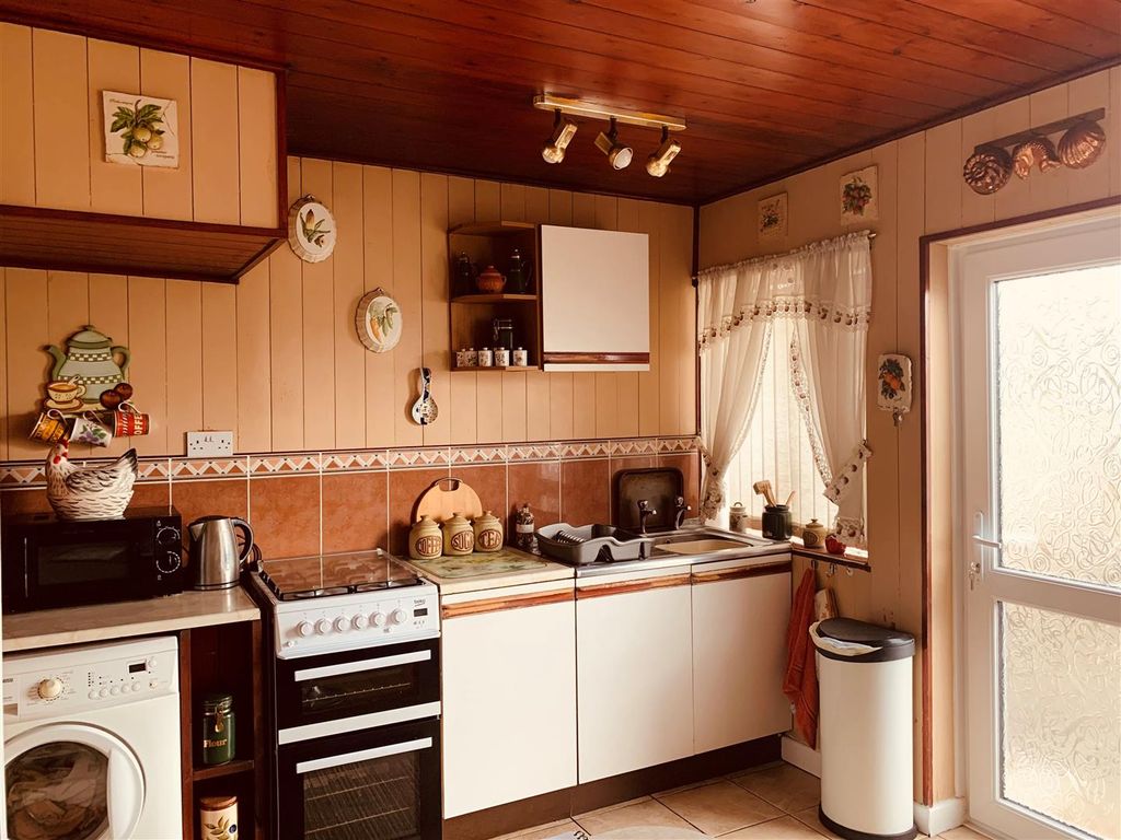 Property photo 2 of 10 Kitchen.Jpg