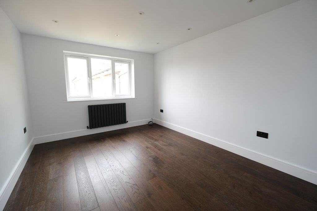 Property photo 2 of 11 Living Room