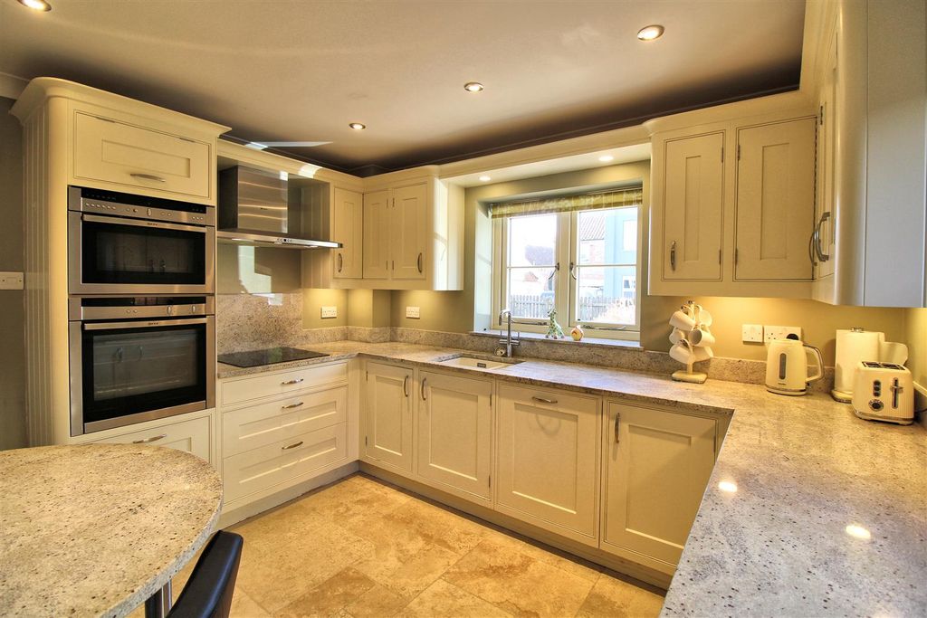 Property photo 2 of 27 Kitchen