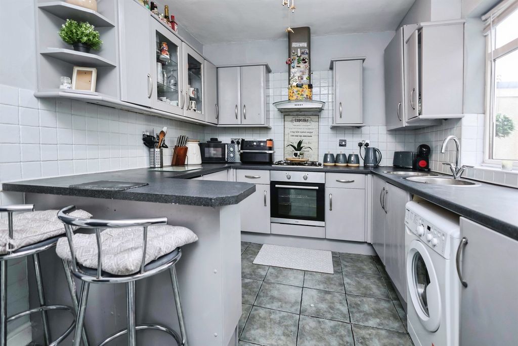 Property photo 2 of 12