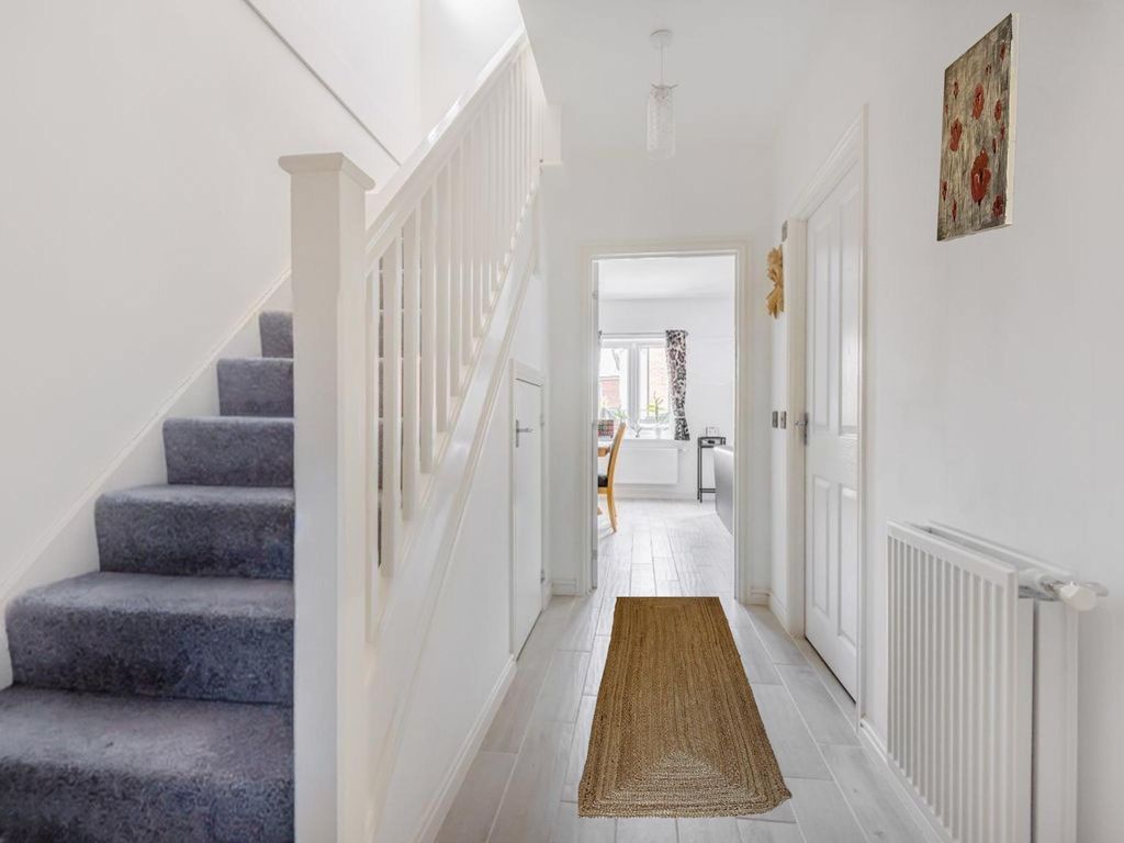 Property photo 2 of 14 Hallway