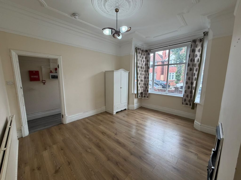 Property photo 3 of 31