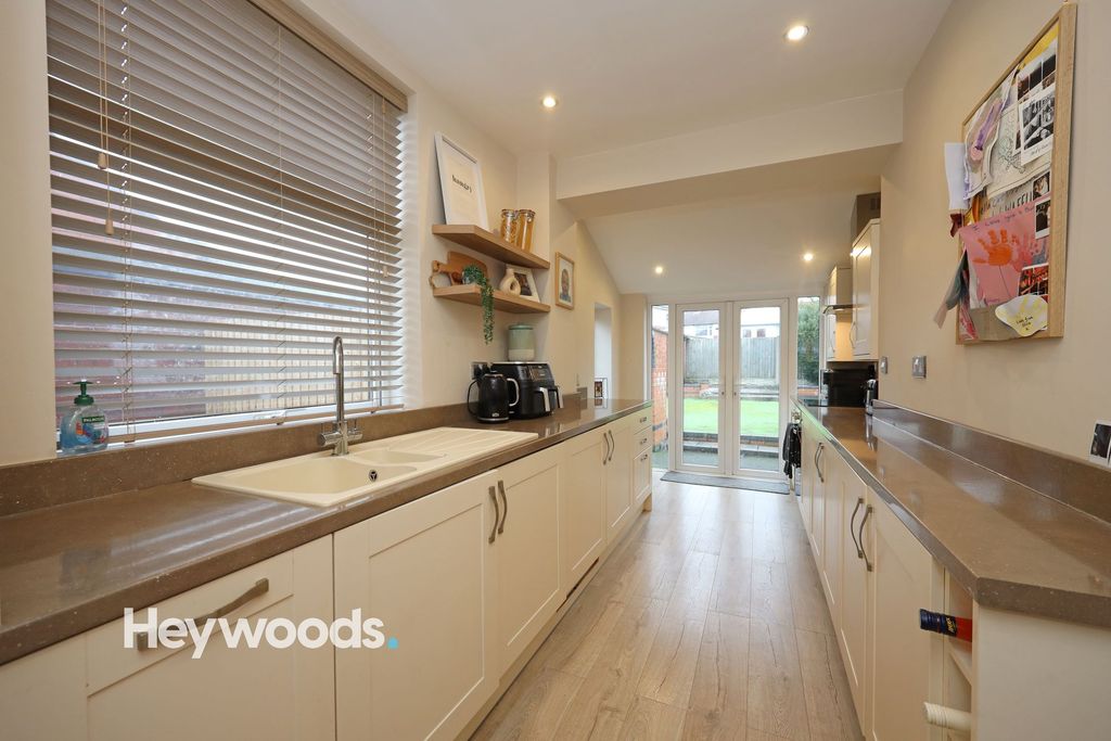 Property photo 3 of 43