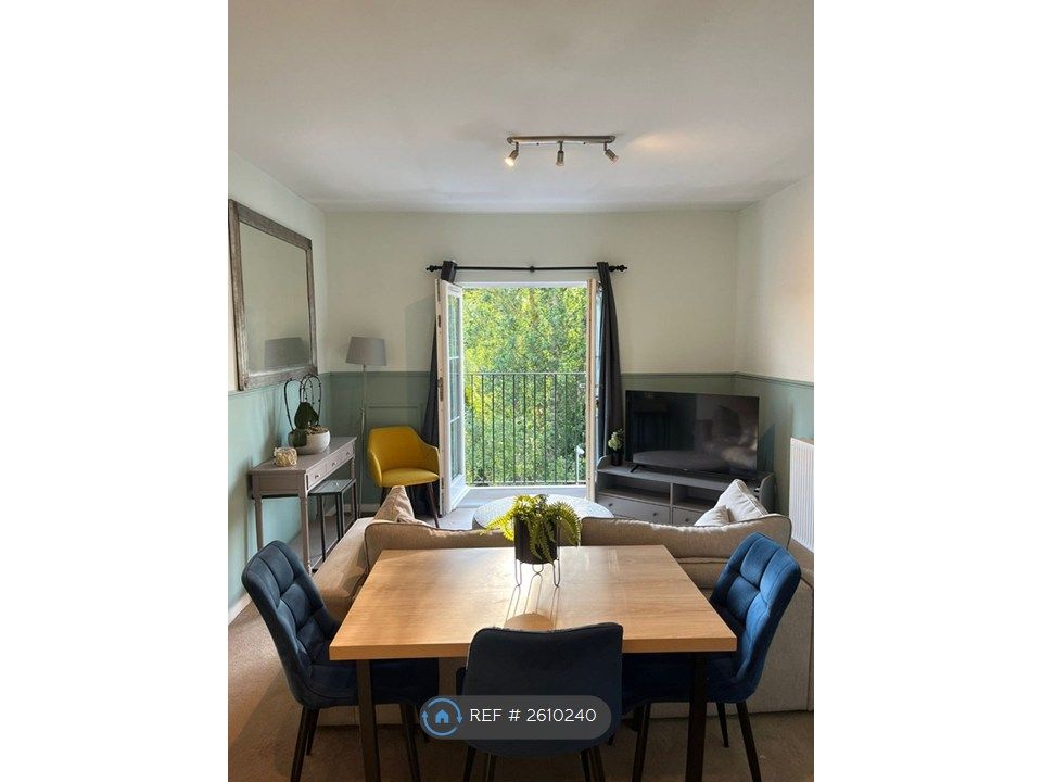 Property photo 2 of 11 Living Room