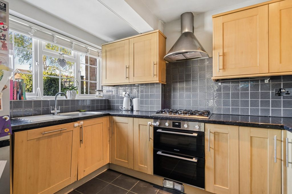 Property photo 3 of 24