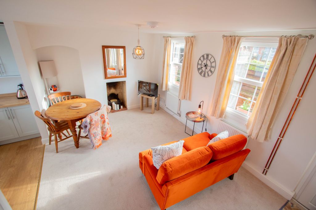 Property photo 1 of 10 Living Room