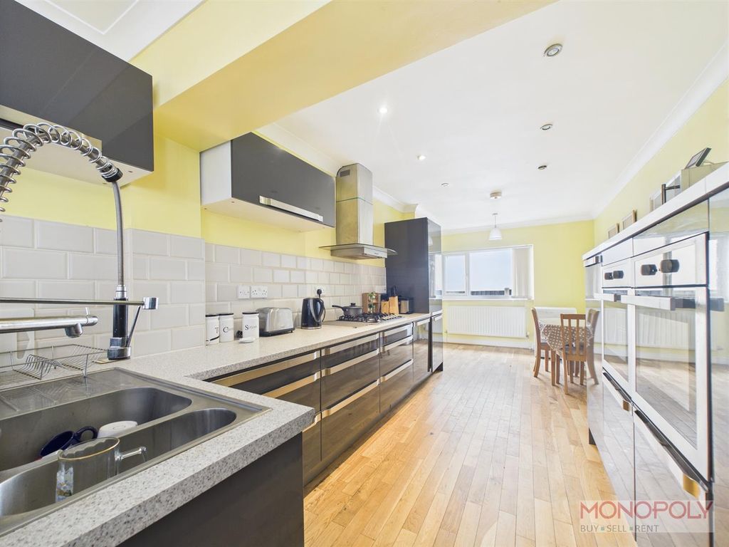 Property photo 3 of 30 Cam03815G0-Pr0290-Still012.Jpg