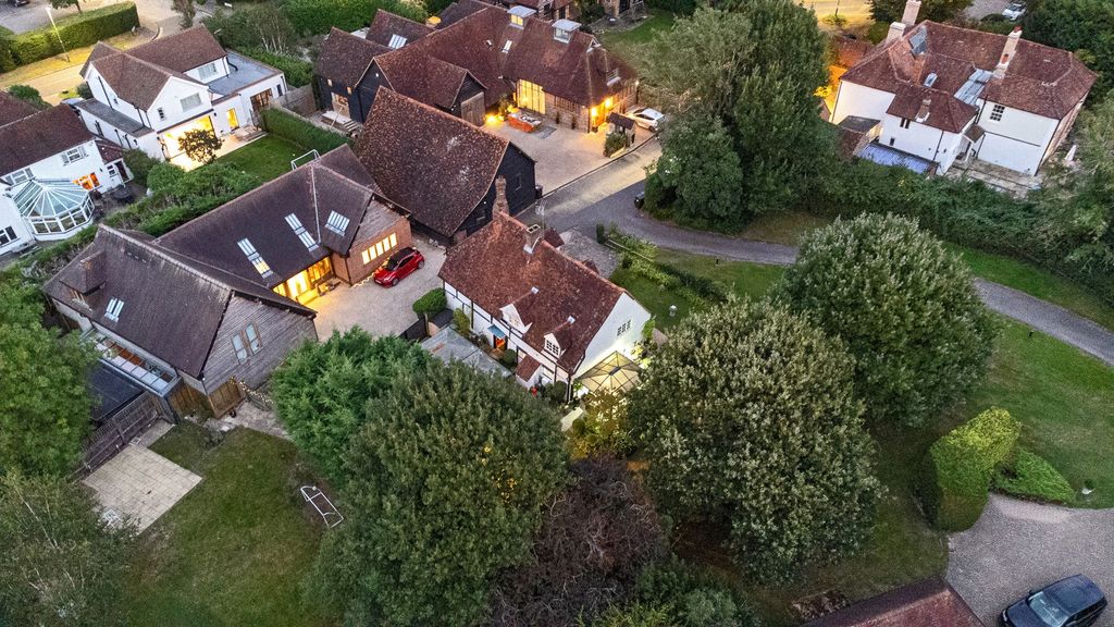 Property photo 2 of 31