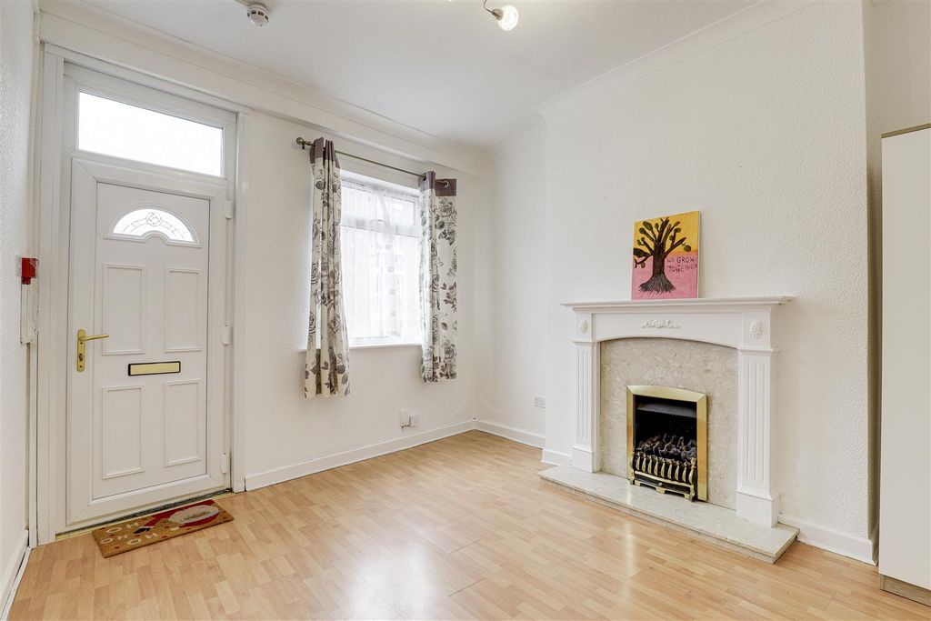 Property photo 2 of 16 10708.Jpg