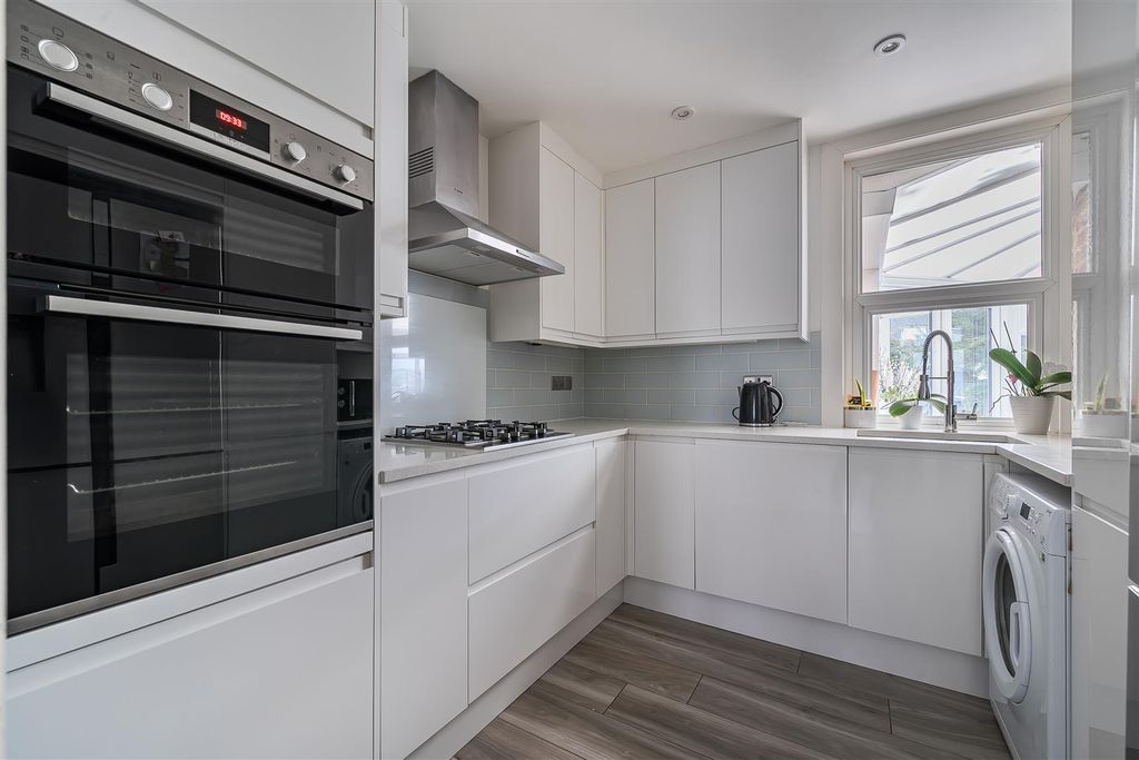 Property photo 3 of 22 1418111-7-6997055c071A0.Jpg