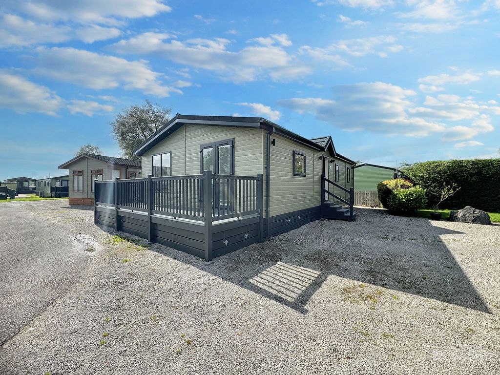 Property photo 1 of 11 Outdoor