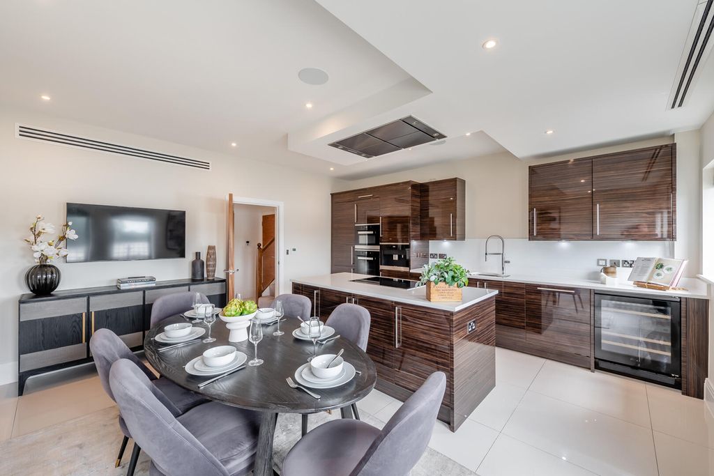 Property photo 2 of 16 Kitchen