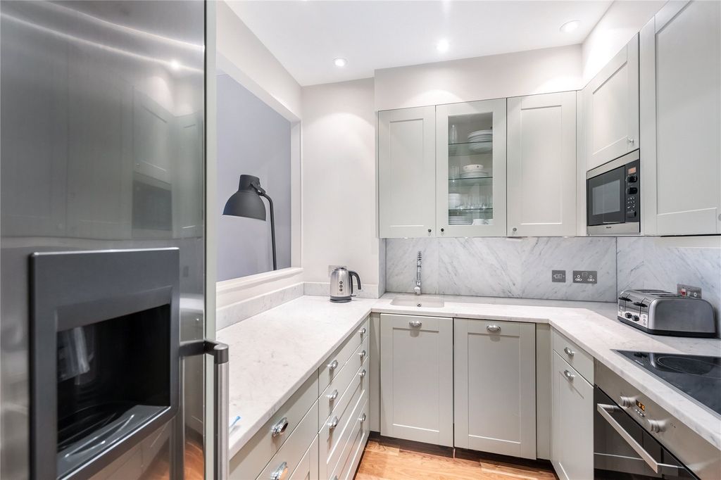 Property photo 2 of 8 Kitchen