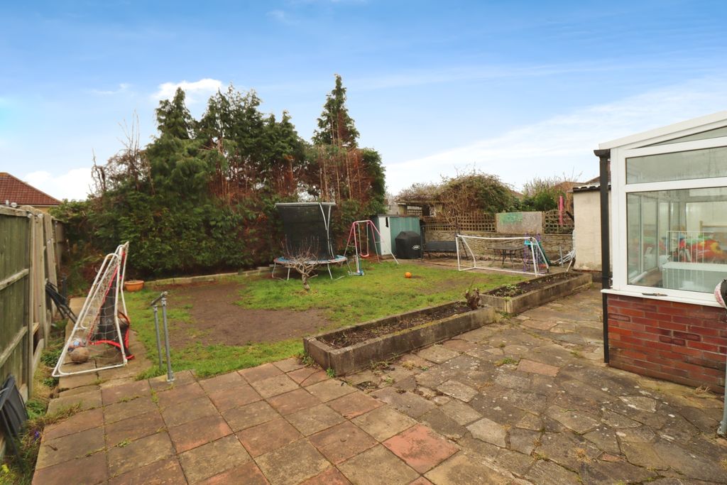 Property photo 2 of 17 Garden