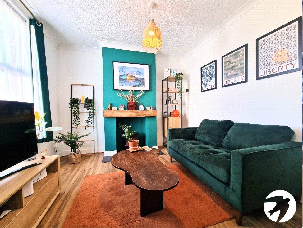 Property photo 2 of 12 Lounge