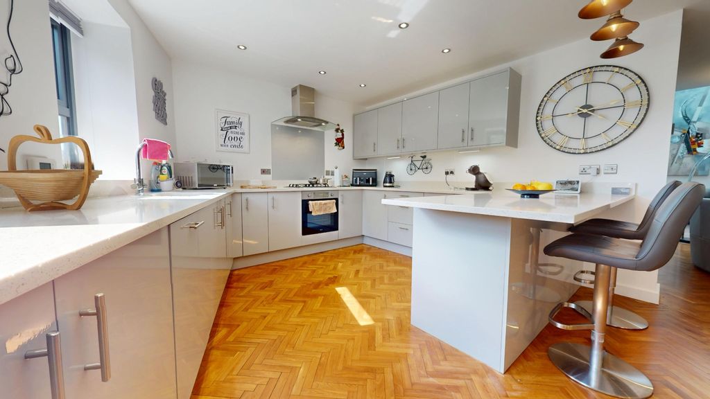 Property photo 2 of 27 4254692