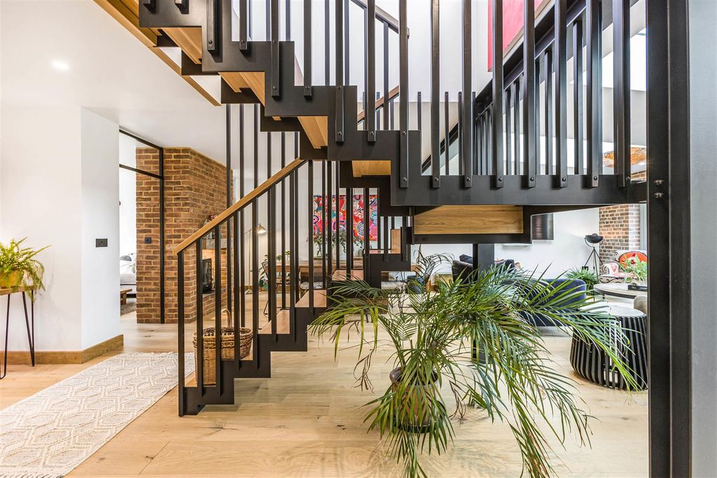 Property photo 2 of 32 25_67844.Jpg