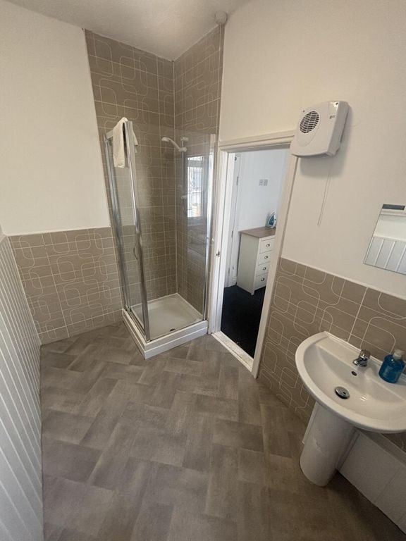 Property photo 3 of 18 Bathroom