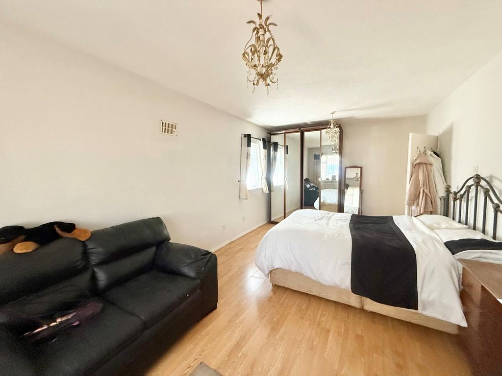 Property photo 3 of 13 5.Jpg