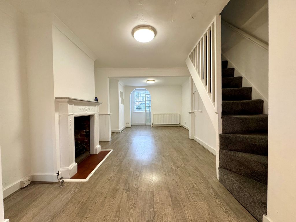 Property photo 3 of 8 Gallery