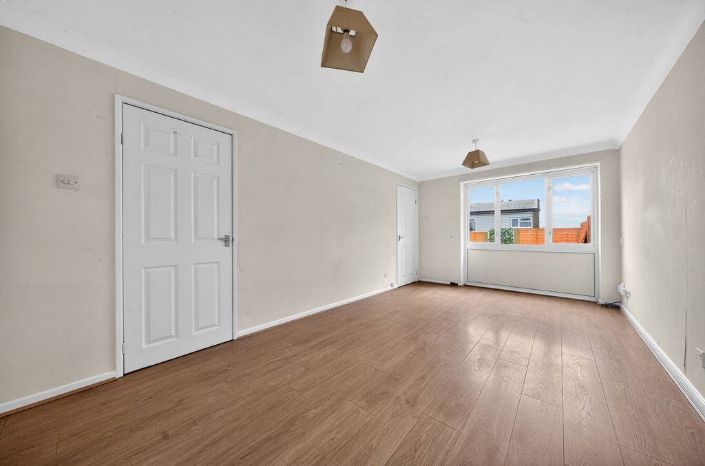 Property photo 2 of 12 1436534-25-69c65F...